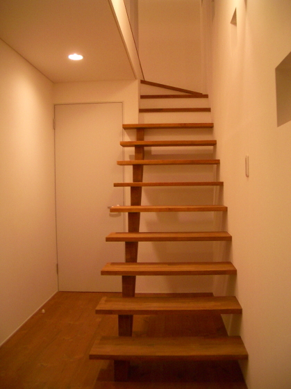 スリット階段009|横浜の家